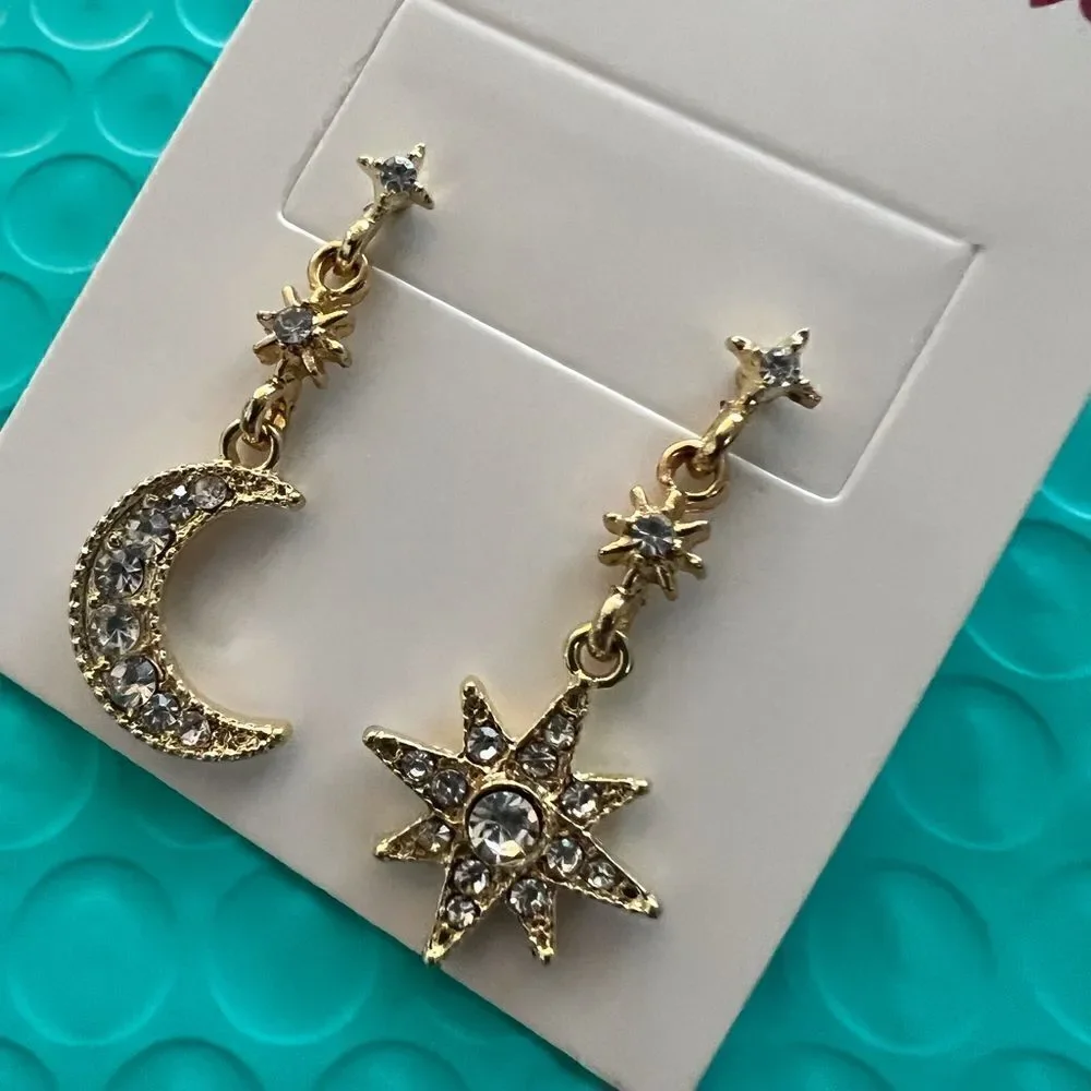 ⭐️ Betsey Johnson celestial moon & star crystal dangle earrings ⭐️